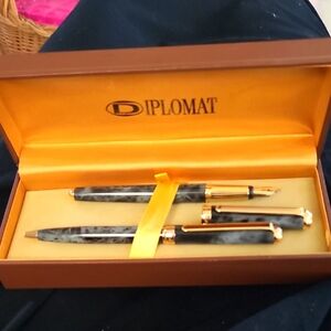 Elegant Diplomat Pen Set